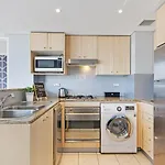 Kozyguru Sydney Cbd Lovely 2 Bedroom Apt With Amazing City View Nha653